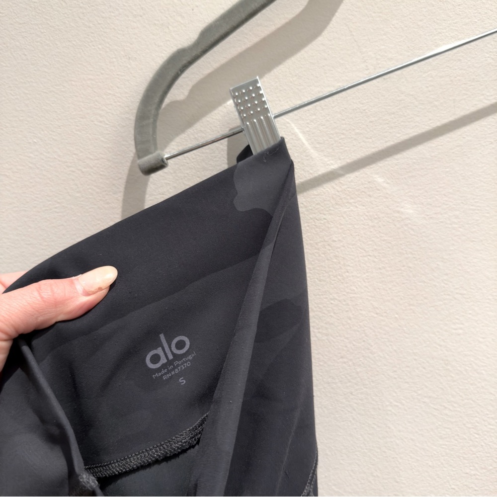 ALO Yoga  High-Waist Camo Vapor Leggings Size Small Made in Portugal - Picture 6 of 10